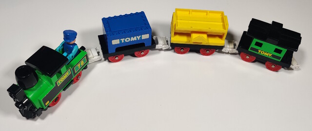 1992 caboose container doll europe power_car tomy tomytrain toy train tt_tomytrain_3_(1991) // 3367x1421 // 1.0MB